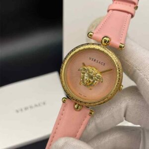 ساعت مچی زنانه ورساچه گرکا بندصورتی دورطلایی صفحه صورتیVersace Greca 2024