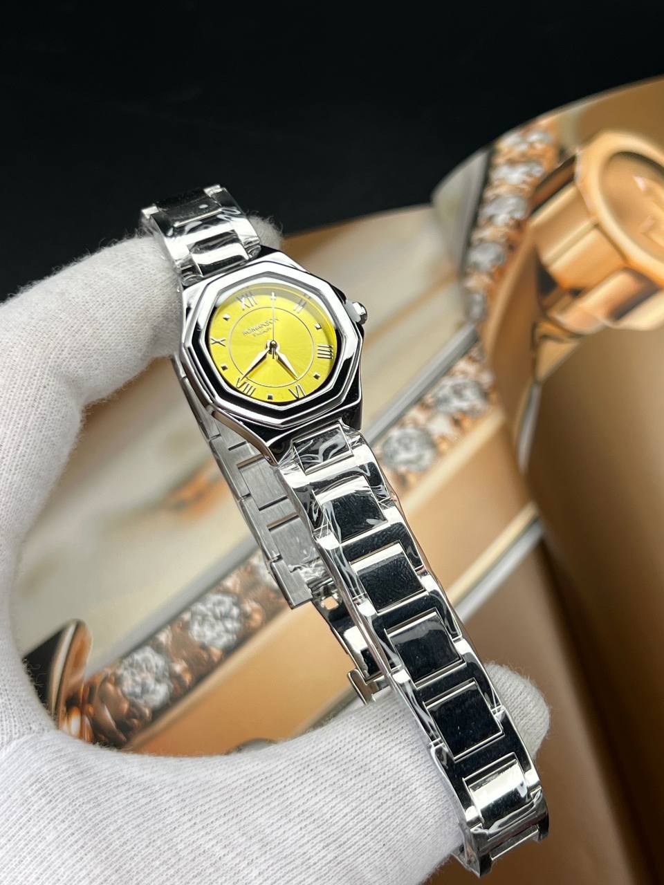 ساعت مچی زنانه رومنسون کلاسیک (23) ساعت مچی زنانه رومنسون کلاسیک صفحه چند ظلعی زرد بند استیل