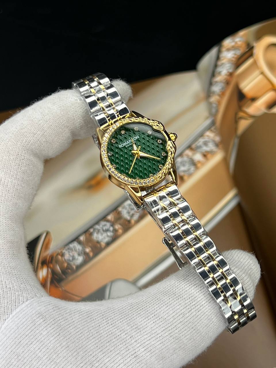 ساعت مچی زنانه رومنسون کلاسیک (26) ساعت مچی زنانه رومنسون کلاسیک صفحه گرد سبز تیره نگین دار بند استیل