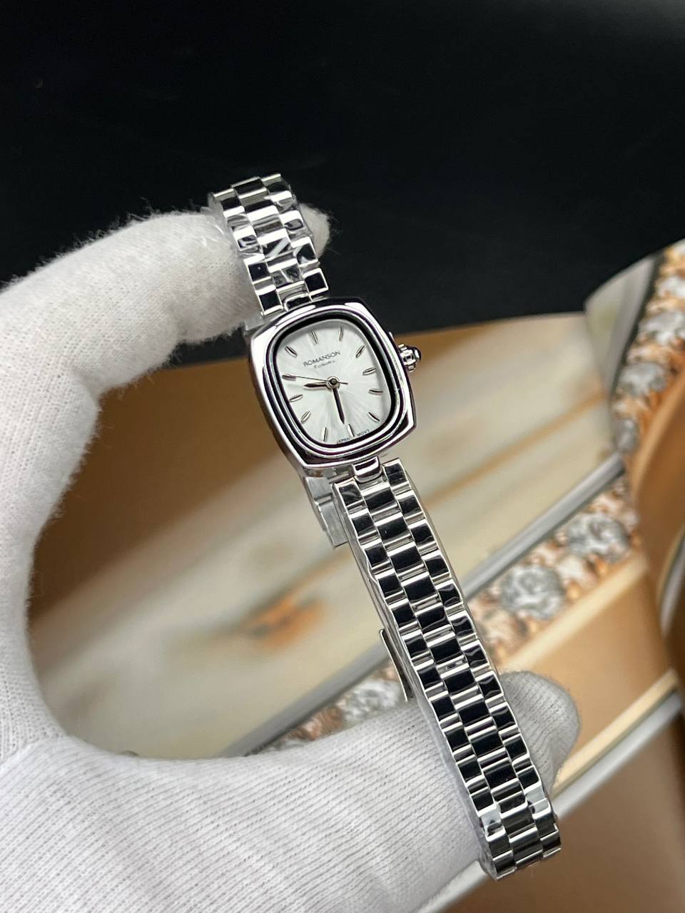ساعت مچی زنانه رومنسون کلاسیک (5) ساعت مچی زنانه رومنسون کلاسیک صفحه مربع سفید بند استیل