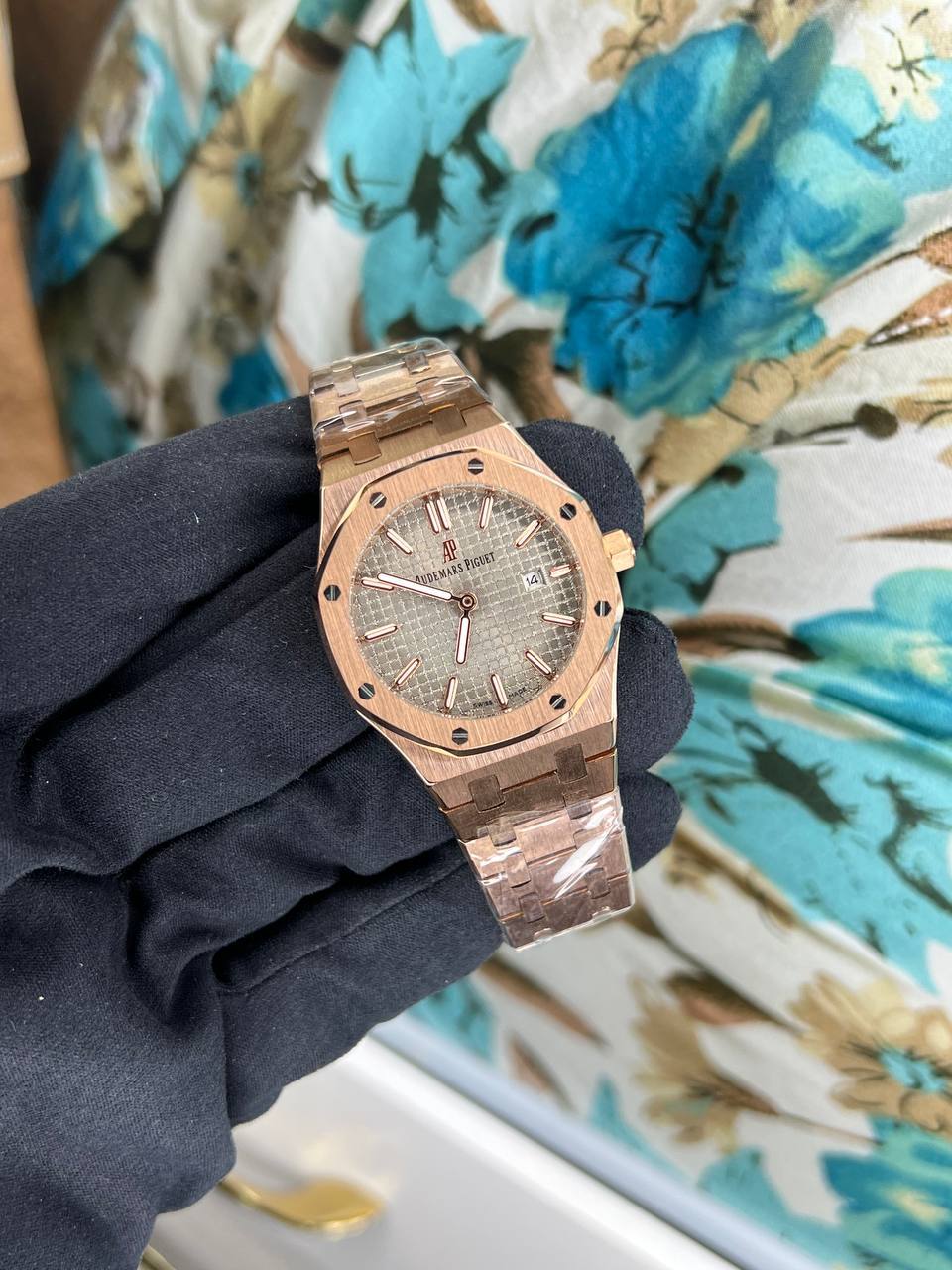 ساعت مچی زنانه ادمایز پیگه AP (2) صفحه خاکی بند رزگلد