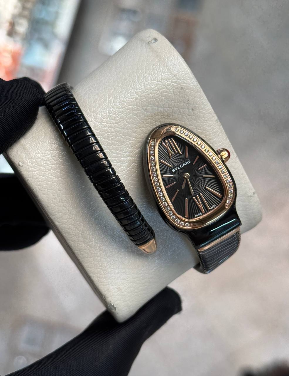 ساعت مچی زنانه بولگاری ماری (20) ساعت مچی زنانه بولگاری ماری صفحه مشگی نگین دار بند مشکی