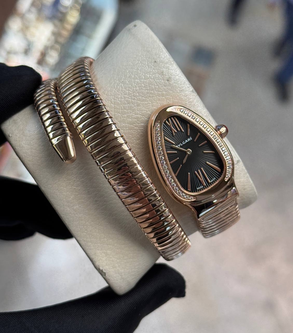 ساعت مچی زنانه بولگاری ماری (22) ساعت مچی زنانه بولگاری ماری صفحه مشکی نگین دار بند رزگلد