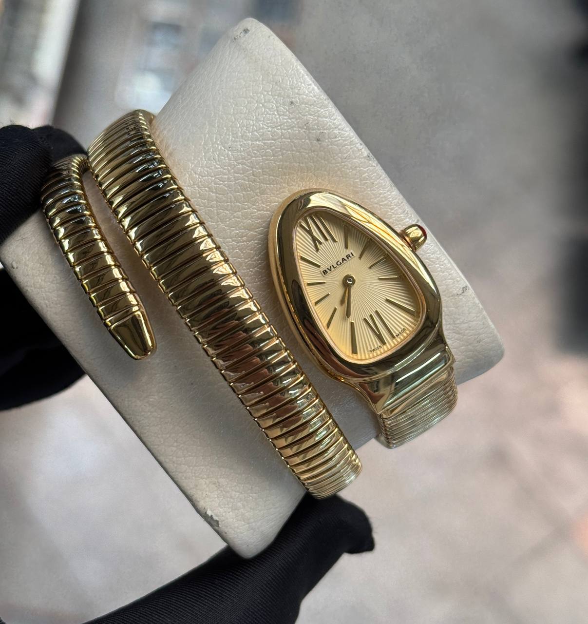 ساعت مچی زنانه بولگاری ماری (24) ساعت مچی زنانه بولگاری ماری صفحه طلایی ساده بند طلایی