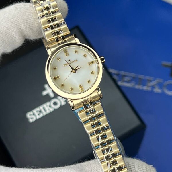 ساعت مچی زنانه سیکو پلاس SEIKO PLUS+ صفحه سفید نگین دار بند طلایی