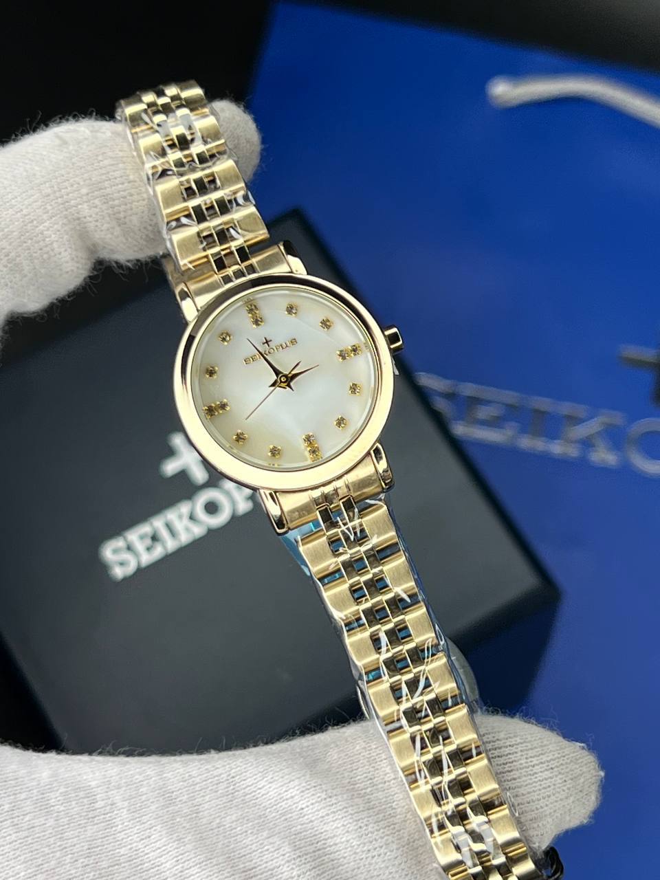 ساعت مچی زنانه سیکو پلاس SEIKO PLUS+ (1) ساعت مچی زنانه سیکو پلاس SEIKO PLUS+ صفحه سفید نگین دار بند طلایی