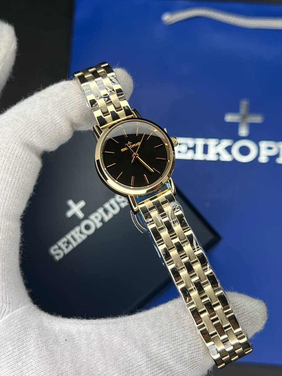 ساعت مچی زنانه سیکو پلاس SEIKO PLUS+ (10) ساعت مچی زنانه سیکو پلاس SEIKO PLUS+ صفحه مشکی اندیس خطی بند طلایی