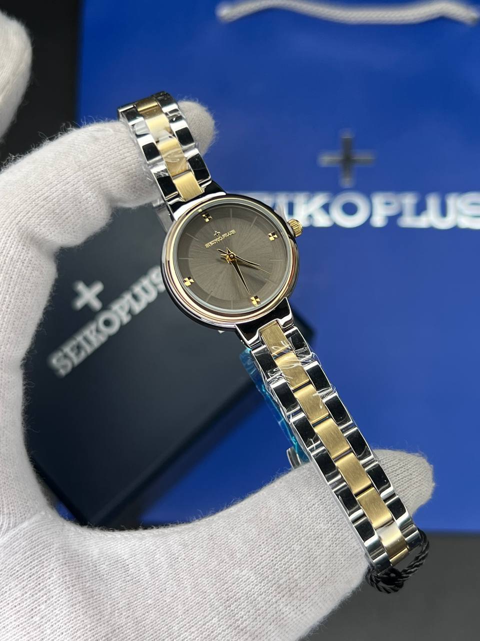 ساعت مچی زنانه سیکو پلاس SEIKO PLUS+ (19) ساعت مچی زنانه سیکو پلاس SEIKO PLUS+ صفحه خاکستری ساده بند استیل طلایی