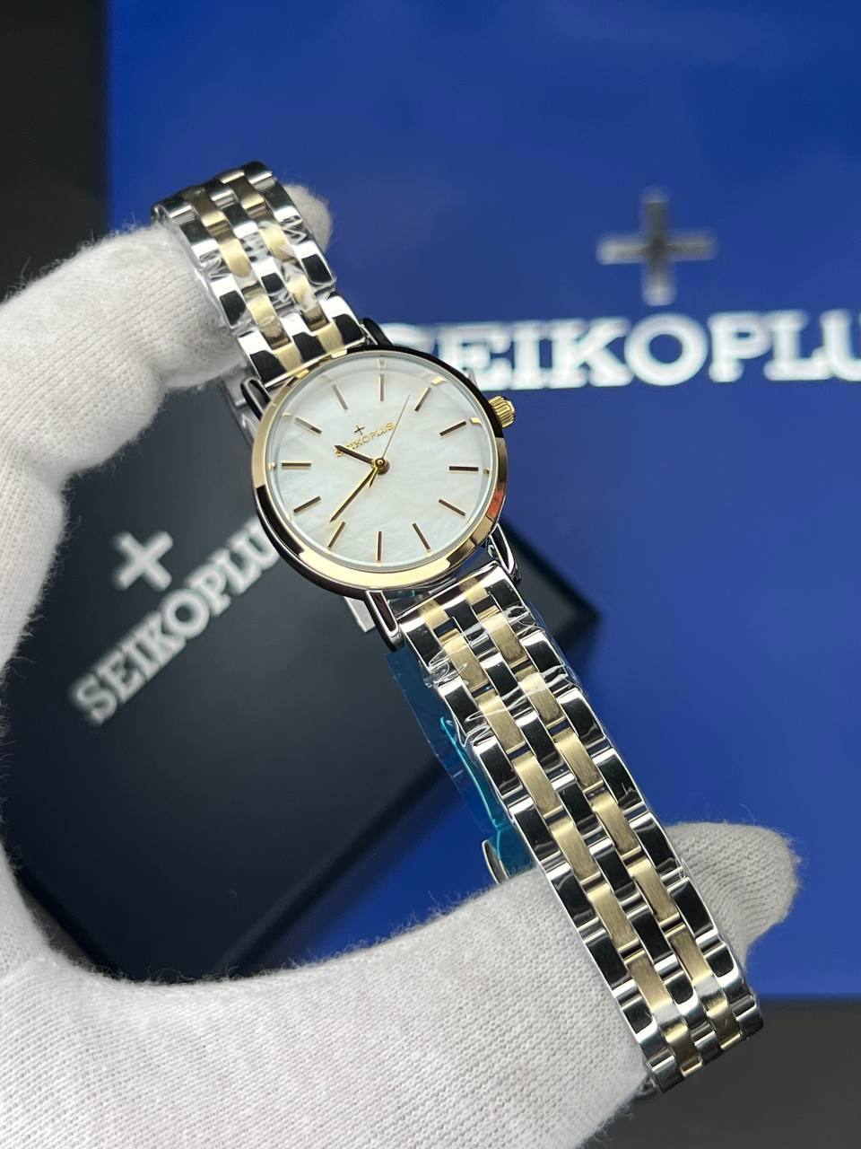 ساعت مچی زنانه سیکو پلاس SEIKO PLUS+ (2) ساعت مچی زنانه سیکو پلاس SEIKO PLUS+ صفحه سفید اندیس خطی بند استیل طلایی