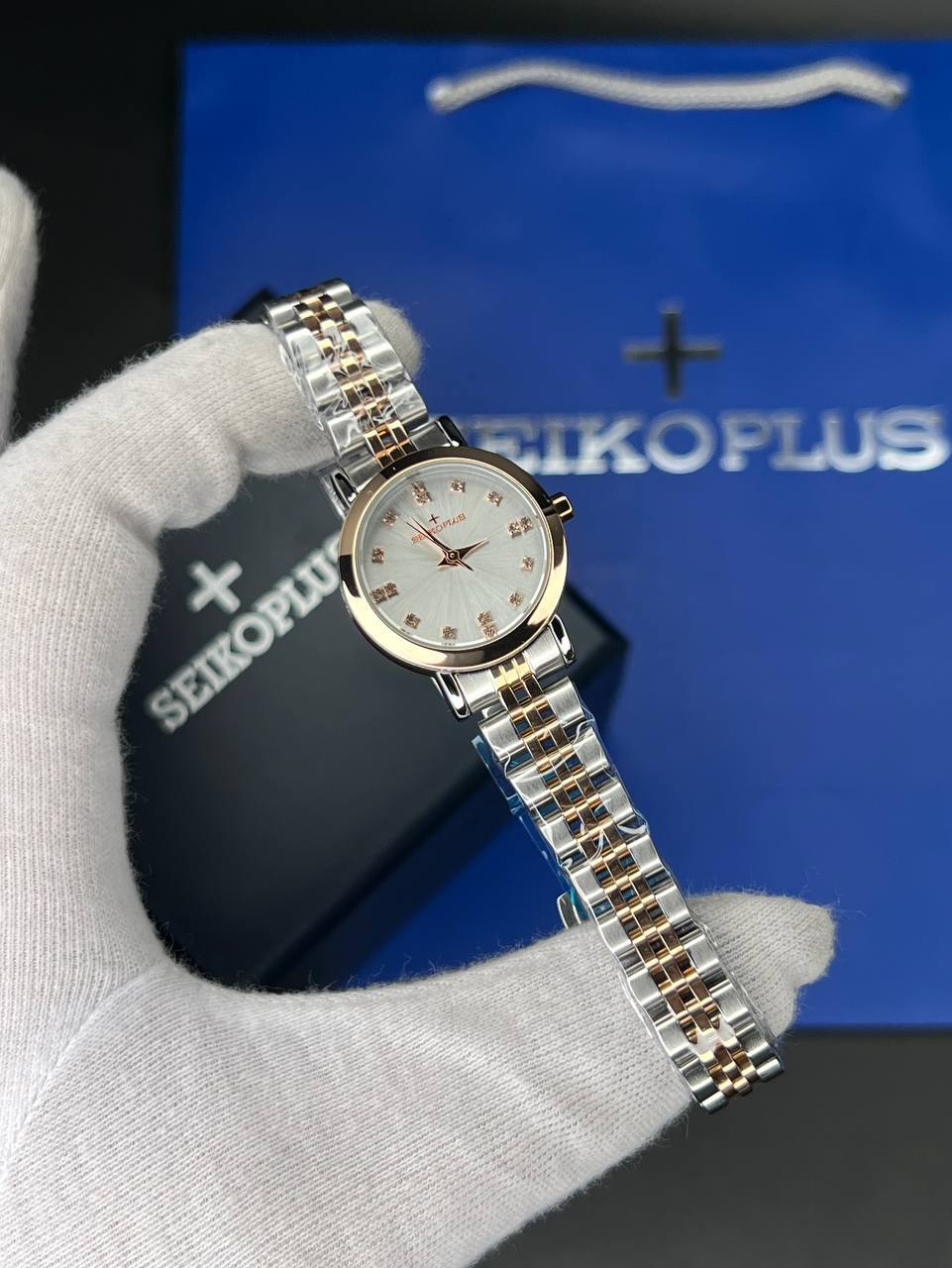ساعت مچی زنانه سیکو پلاس SEIKO PLUS+ (32) ساعت مچی زنانه سیکو پلاس SEIKO PLUS+ صفحه طوسی نگین دار بند استیل رزگلد