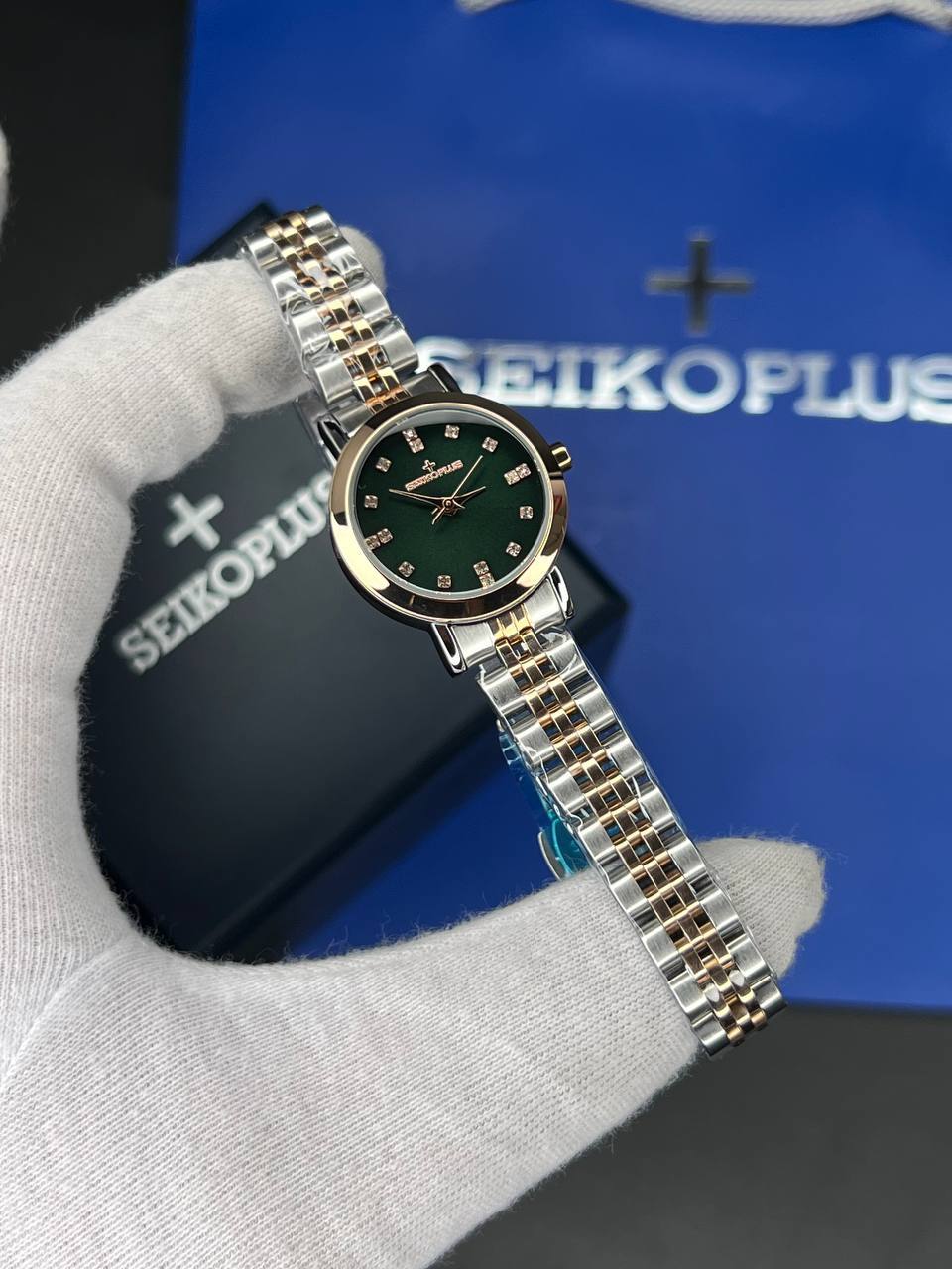 ساعت مچی زنانه سیکو پلاس SEIKO PLUS+ (37) ساعت مچی زنانه سیکو پلاس SEIKO PLUS+ صفحه سبز نگین دار بند استیل رزگلد