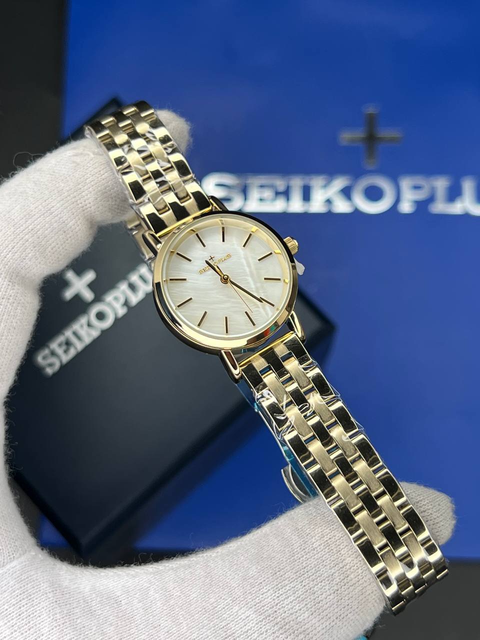 ساعت مچی زنانه سیکو پلاس SEIKO PLUS+ (9) ساعت مچی زنانه سیکو پلاس SEIKO PLUS+ صفحه صدفی اندیس خطی بند طلایی