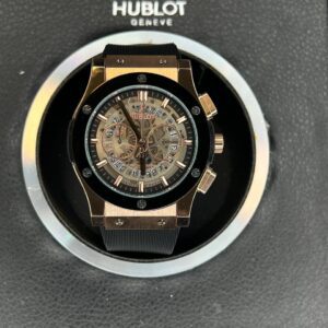 مشکی قاب طلایی